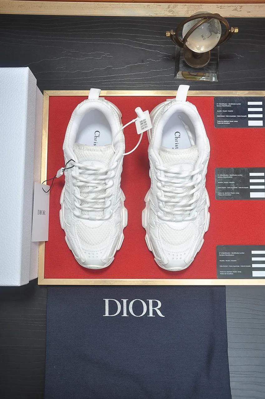 Men's shoes 💰: 640💶 (couples model) Brand: Dior (Dior) Standard code: Women's code 35-40. Men's code 38-44 (45 customized) Grade: Same as the official website Material: Top-quality original cowhide stitching Original wear-resistant and lightweight outsole Style category: Fashionable casual shoes Distinguished luxury brand elements top luxury Color: Actual picture color